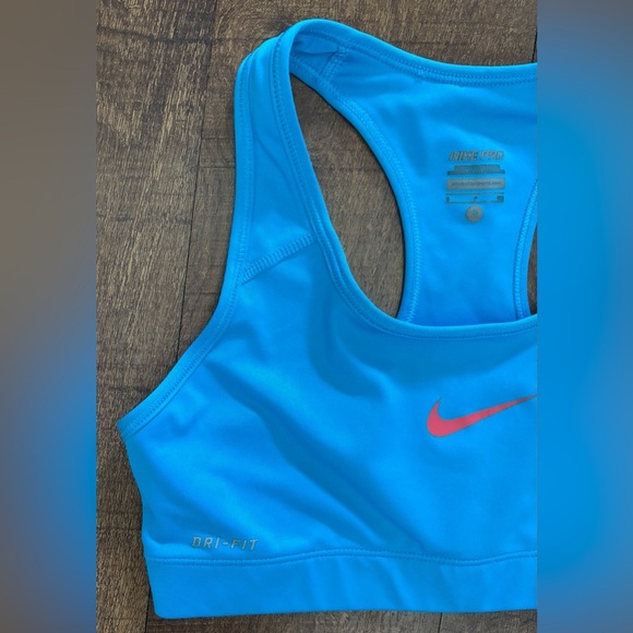 Nike pro Womens sports bra sz small - Picture 3 of 9